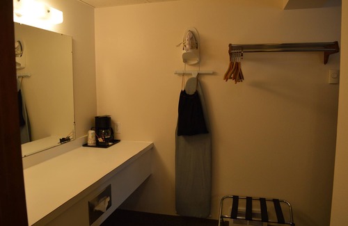 Columbia Falls Hotel | 29- TWO QUEEN BEDS in Charming hotel in C. Falls with WiFi, AC, 20 mi to GNP