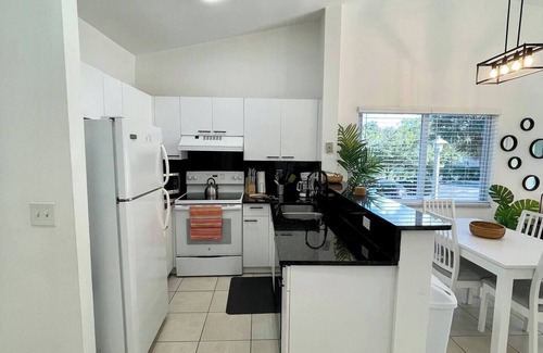 Mission Bay Apartment | 290C - Boca Retreat w/Pool, Parking, Near Evert Tennis & Shops