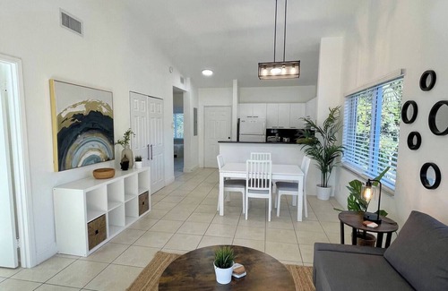 Mission Bay Apartment | 290C - Boca Retreat w/Pool, Parking, Near Evert Tennis & Shops