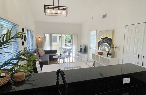 Mission Bay Apartment | 290C - Boca Retreat w/Pool, Parking, Near Evert Tennis & Shops