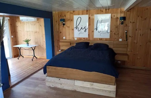 Saint-Medard-en-Jalles House | 290m2 building with covered swimming pool 30min from the beaches