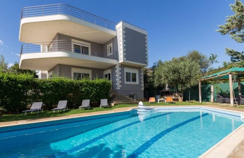 Vari-Voula-Vouliagmeni Villa | 290m² Villa with Pool close to the Airport.