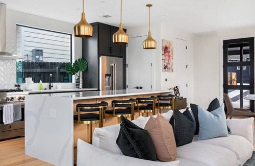 Chestnut House | 2916 E 13th #1 · Central High-End Home+3BD+Free PRKG | East Austin