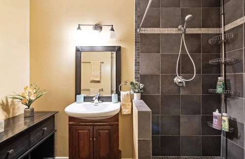 Sleepy Hollow House | 294) Perfect for large groups/ Salt water pool!