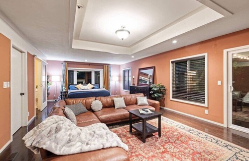Sleepy Hollow House | 294) Perfect for large groups/ Salt water pool!