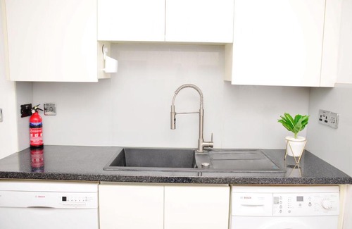 Stanwell House | (29EW-11) Dreams Serviced Accommodations- Staines/Heathrow