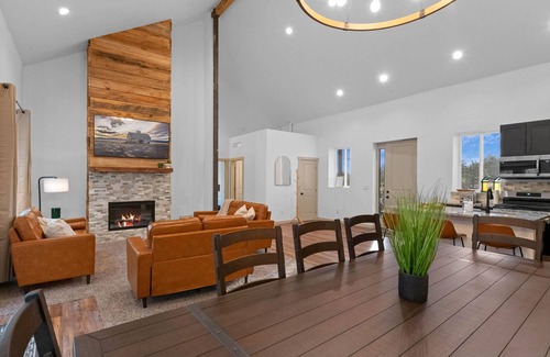 Florissant House | 2AcreEscape/HotTub/Snowbound Fun/Near Ice Castles and Ice Festival