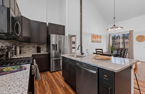 Florissant House | 2AcreEscape/HotTub/Snowbound Fun/Near Ice Castles and Ice Festival