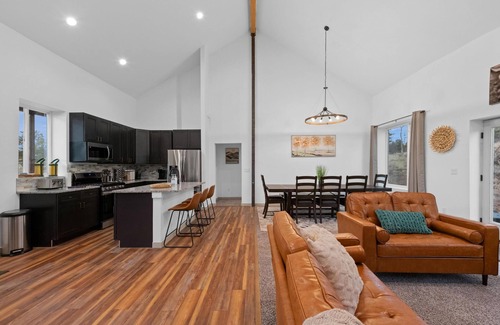 Florissant House | 2AcreEscape/HotTub/Snowbound Fun/Near Ice Castles and Ice Festival