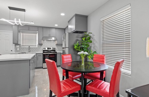 Brownsville Apartment | 2B/1B apartment B in wonderful Brownsville with AC