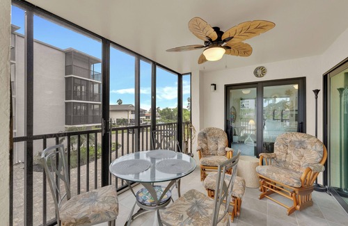 South Island Condo | 2B/2B Fairview Isles 121 Condo, Walk to Beach, Heated Pool!