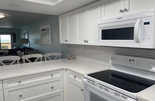 Siesta Key Resort | 2B/2B Siesta Key Gulf-FRONT Condo-Spectacular Views-private beach-7 night min