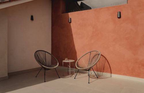 Old Town Apartment | 2B | Deluxe Apartment by Pau Suites