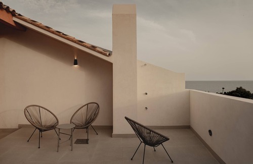 Old Town Apartment | 2B | Deluxe Apartment by Pau Suites