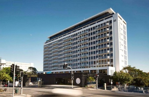 Spring Hill Apartment | 2B2B City Views + Parking