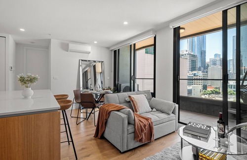 Melbourne Central Business District Apartment | 2B2B Luxury @Flagstaff Gardens with Parking Pool & Gym