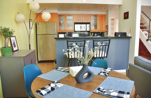 Downtown San Francisco Condo | 2b2b Sunny and Spacious Loft w/dedicated parking! SOMA city heart