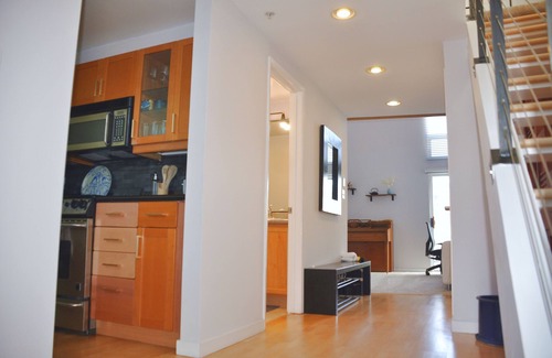 Downtown San Francisco Condo | 2b2b Sunny and Spacious Loft w/dedicated parking! SOMA city heart