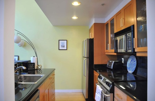 Downtown San Francisco Condo | 2b2b Sunny and Spacious Loft w/dedicated parking! SOMA city heart