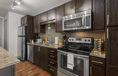 Downtown Dallas Apartment | 2BA|2BR Cozy & Comfort in Downtown Dallas