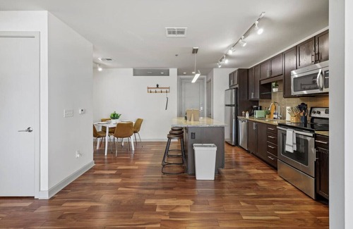 Downtown Dallas Apartment | 2BA|2BR Cozy & Comfort in Downtown Dallas