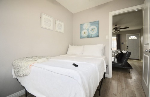 Whittier House | 2BD~1BA Home w/Parking and 1/2Acre Yard Space -20 min to Disney& Knott's