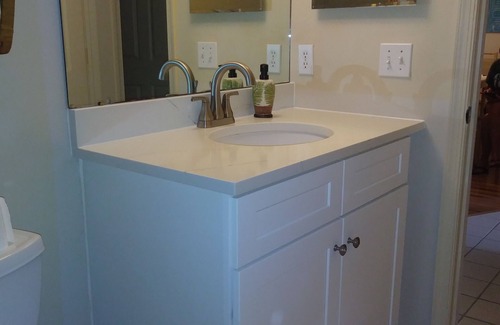 East Naples Condo | 2bd 2BA 1100 Sq Ft Fully Furnished Condo. 2 Pools. New laminate flooring.
