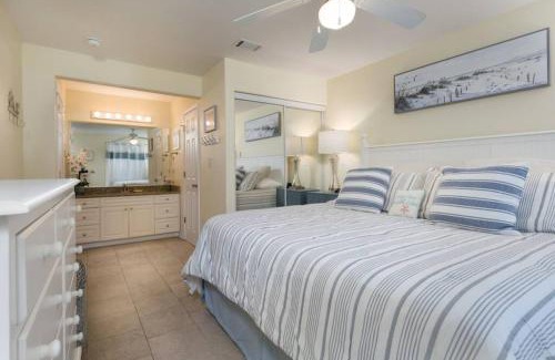 Gulf Shores Apartment | 2bd 2ba 1st floor condo WALK TO BEACH