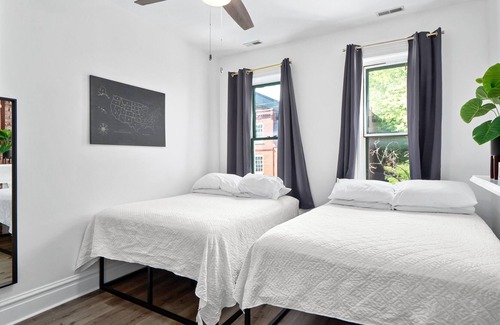 Soulard Apartment | 2BD 2BA ~ 5-Star Location ~ Fenced in Backyard ~ King Bed ~ 1 Car Garage!!!