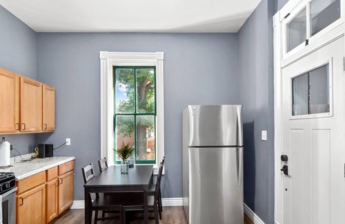 Soulard Apartment | 2BD 2BA ~ 5-Star Location ~ Fenced in Backyard ~ King Bed ~ 1 Car Garage!!!