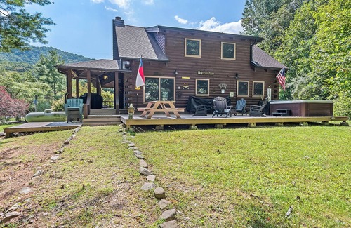 Hemphill Heights Cabin | 2BD 2BA Cozy Log Cabin, Easy Paved Access, View, Gas Log, Hot Tub, Wifi Pond