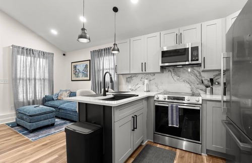 Belvedere Park Cottage | 2BD/2BA Designer Cottage in Decatur – Couples/Solo