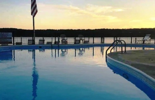 Lake Ozark Condo | 2bd 2ba Lakeview Retreat with onsite boat rental options!