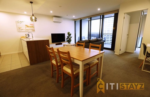 Phillip Apartment | 2bd 2bth - Chic Apt in Woden CBD