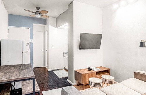 Midtown Apartment | 2BD Apt in Midtown Manhattan - Near NYC Icons!