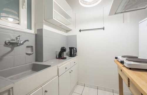 Kinosargous Apartment | 2BD - Center of Athens - 4mins Walk To Acropolis