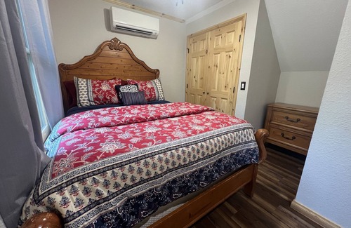 Franklin Cabin | 2bd Cozy Log Mountain Cabin in Franklin w/Wi-Fi