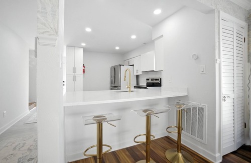 Bayview House | 2BD+Den: BeachAccess| KingBedsI FencedYard| DogsOk