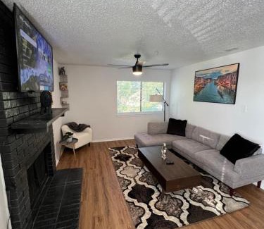 Northwest Dallas Apartment | 2BD DT Dallas l FIFA READY l 5 Min from Love Field