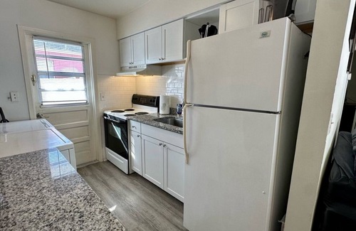Pinellas Park Apartment | 2BD Duplex Unit near St. Pete! Fast WiFi Monthly Savings & Pet Friendly!
