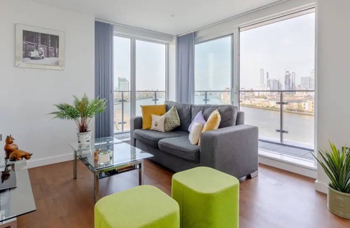 Evelyn Apartment | 2BD Flat Overlooking the River Thames! - Greenwich