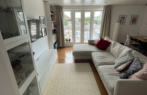 Surrey Docks Apartment | 2BD Flat with Views of Canary Wharf - Rotherhithe