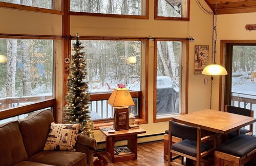 North Creek Cabin | 2BD + Loft cabin, 5-mins to Gore Mtn | North Creek