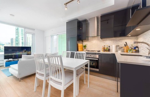 Downtown Vancouver Apartment | 2BD Modern Condo in Downtown Vancouver!