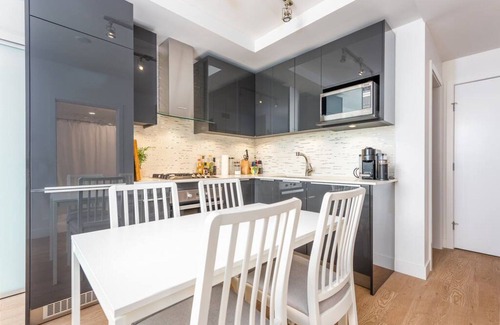Downtown Vancouver Apartment | 2BD Modern Condo in Downtown Vancouver!