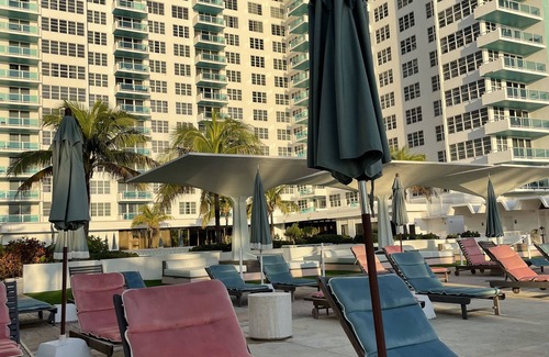 La Gorce Apartment | 2bd Oceanfront Master Ste OceanView w/balcony, Pool, nearby dining, beach access