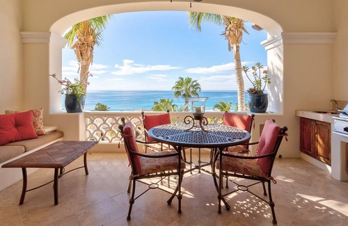 Buzzards Condo | 2BD Oceanview Condo with the Beachfront Club and Fitness Center Access