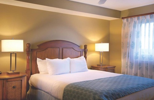 Panama City Beach Hotel | 2BD/Panama City Beach - Oceanfront View with Full Kitchen, Pools, Bar, and More!