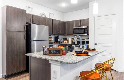 Medical Center District Apartment | 2bd w/Pool/Gated/Free Parking/Pets Allow-UT Health