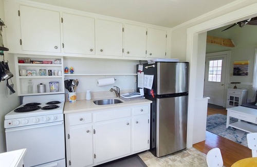 Wellfleet Condo | 2BD Waterfront Cottage at Mayo Beach-Private Association Beach, Walk to Town Pier